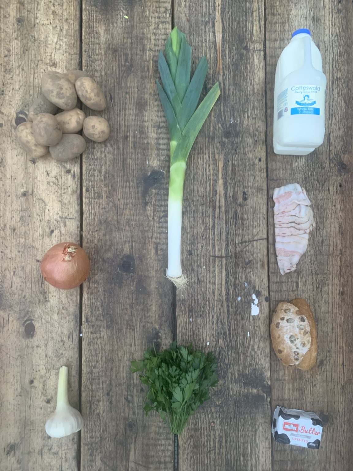 Vichyssoise, leek, potatoes, parsley, sourdough garlic & crisp